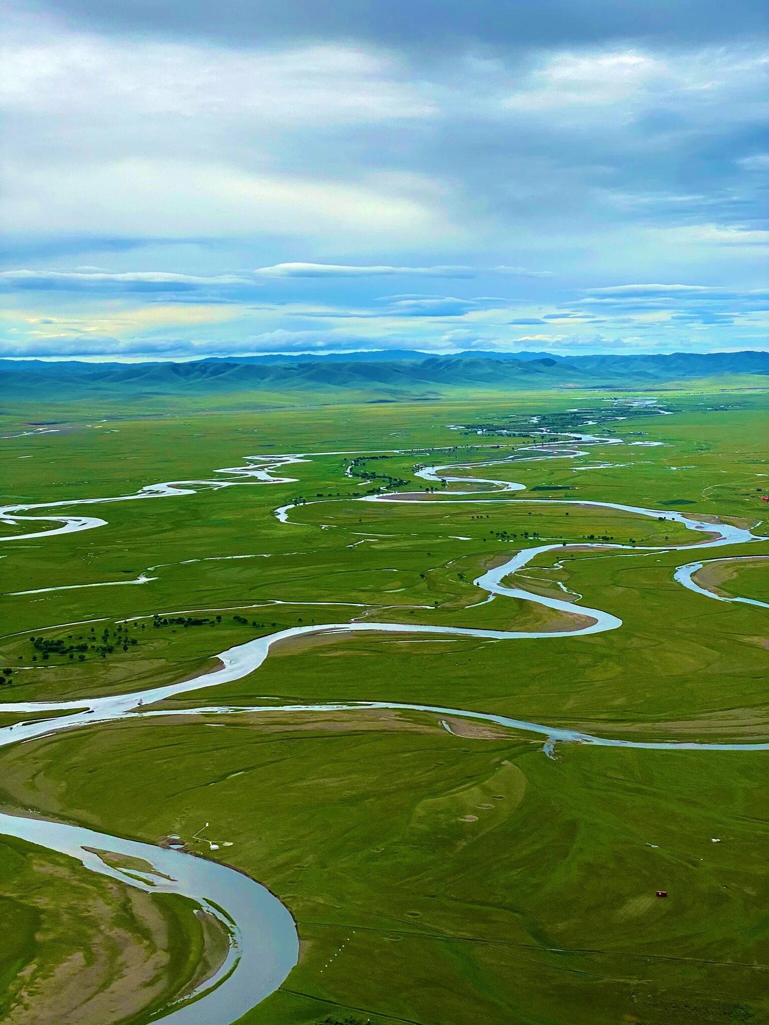 Река в монголии и забайкалье. Керулен река в Монголии. Керулен Монголия. Озеро Керулен Монголия. Река Керулен в Монголии фото.