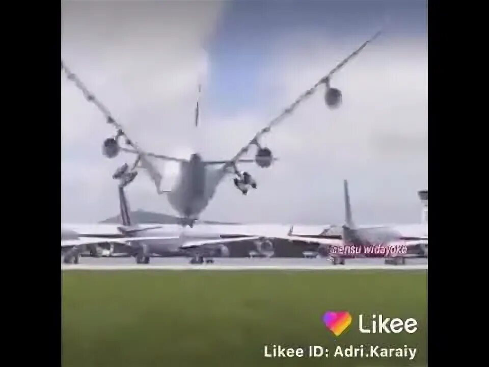 Миг-29 вертикальный взлет. Танцующий самолет видео прикол. Танцы самолетов миг 29. Танцующий самолет мем. Самолет я закажу тебя в штаты увезу.