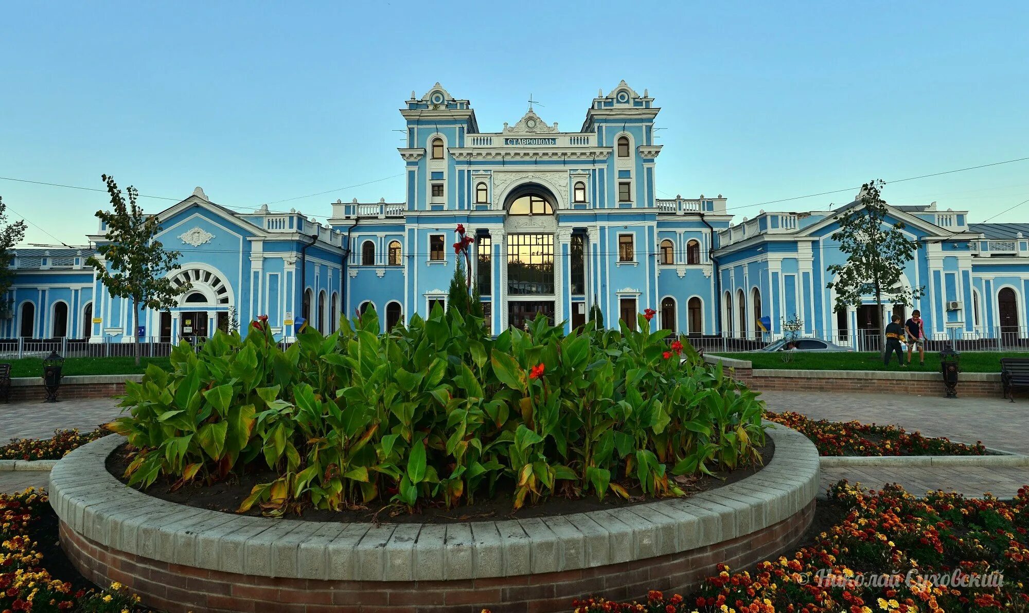 Центральная площадь ставрополь. Г ставрополь кавказский. Ставропольский край ,ставрополь город и достопримечательности. Ставропольский железнодорожный вокзал. Г ставрополь кавказский.