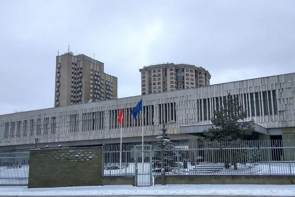 Посольство Польши в Москве. Здание посольства Польши в Москве. Посольство Варшавы в Москве. Посольство России в Польше.