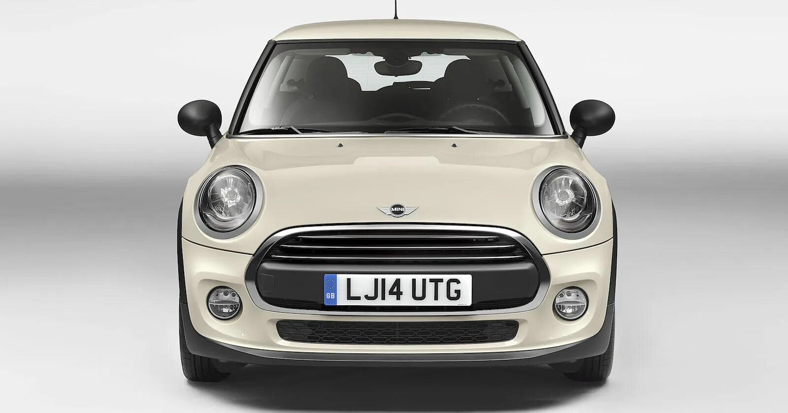 Автомобиль 1 56. Mini one 2014. Mini Hatch one. Мотор мини f56. Машина Mini one.