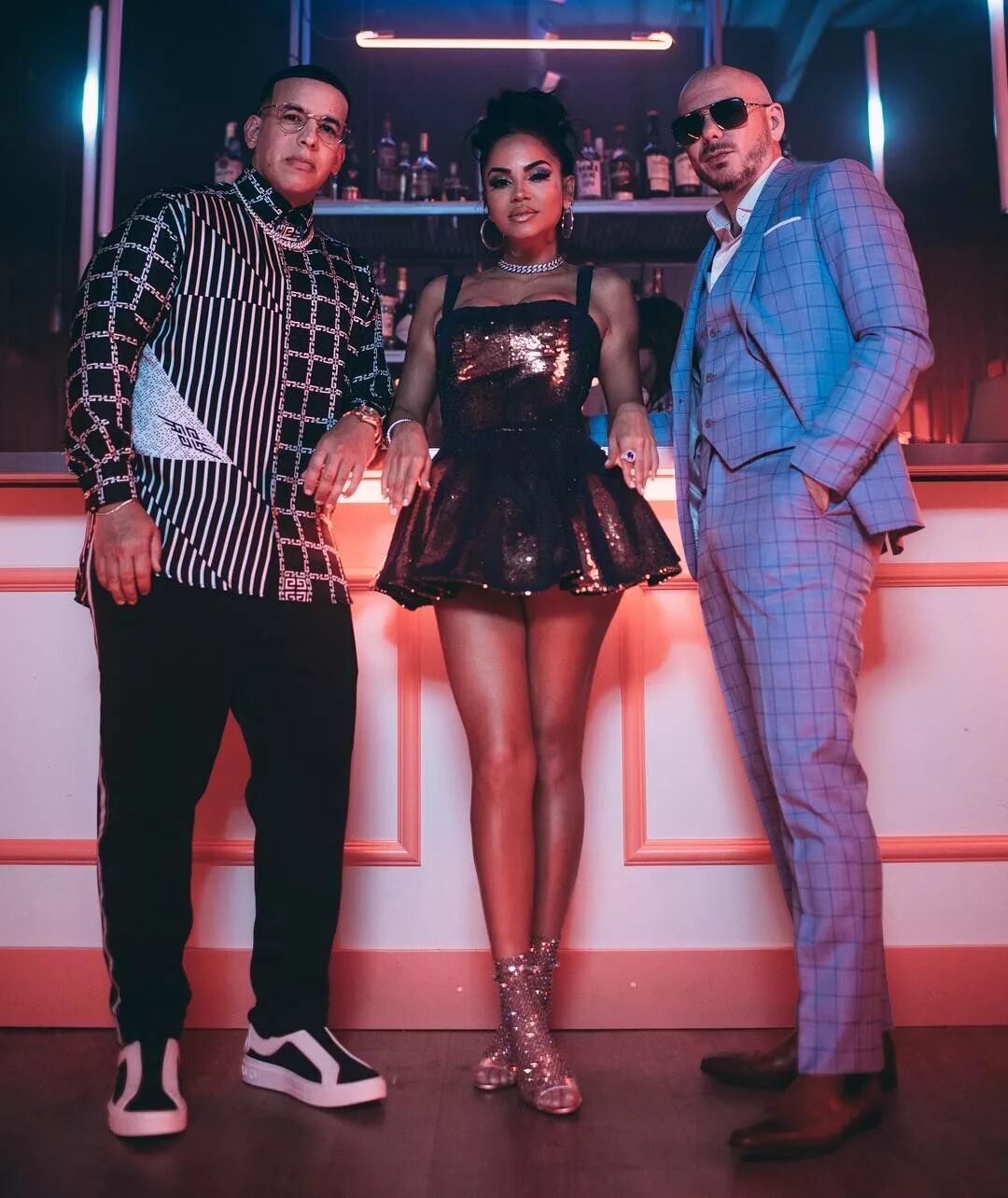 Pitbull daddy. Daddy yankee and pitbull. pitbull ft daddy yankee. pitbull daddy yankee play stilz. daddy yankee and pitbull клип.