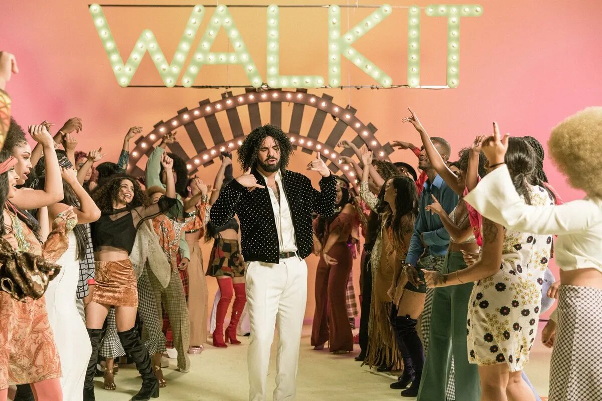 The name is talk it. Walk it talk it дрейк. дрейк и мигос. walk it talk it клип. migos, drake - walk it talk it.