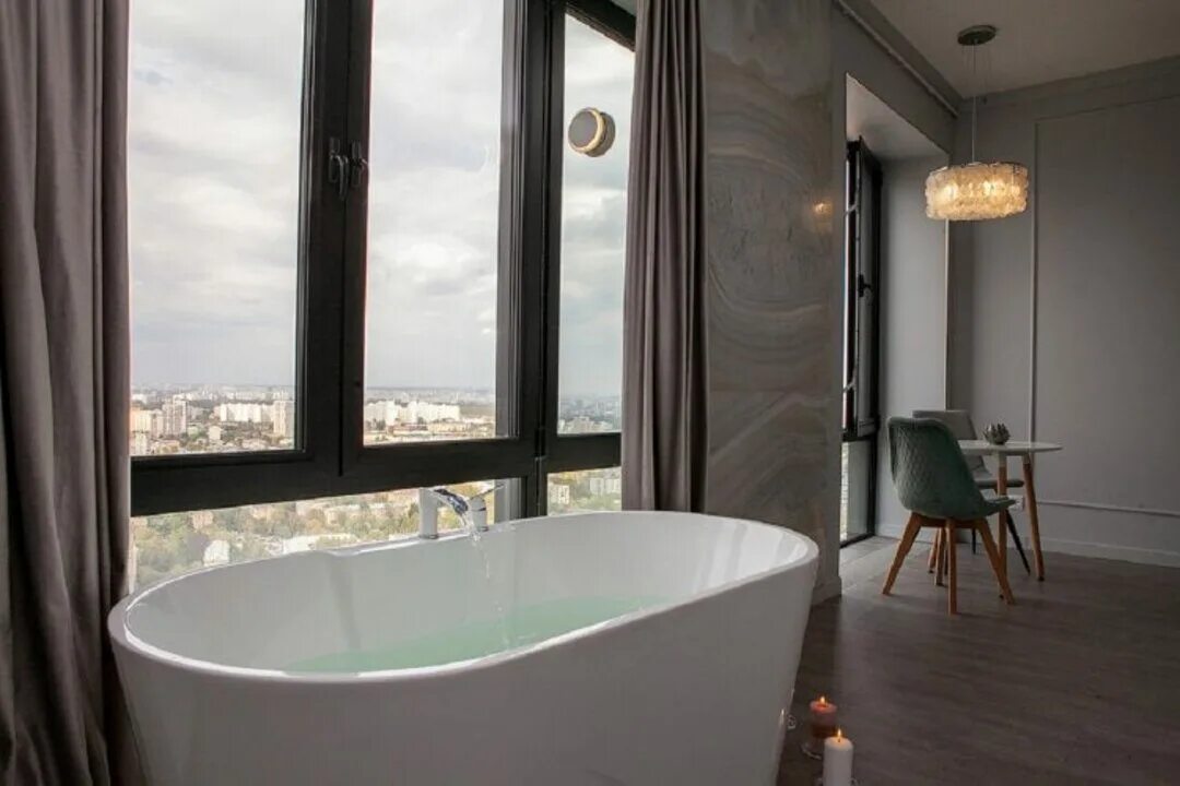 Soulrus отель москва. Апарт-отель в небоскребе soulrus. Апарт-отель в небоскребе soulrus. Апарт-отель в небоскребе soulrus. Ванна с панорамным окном.