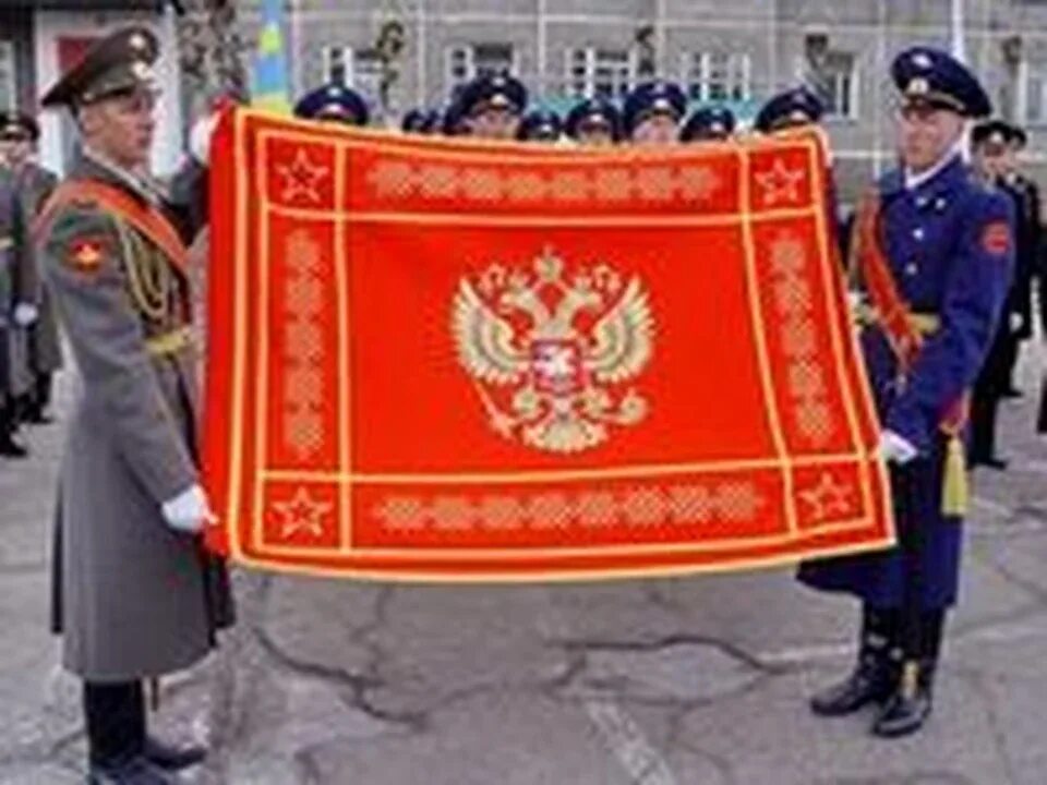 Боевые знамена воинских частей России. Боевое Знамя Вооруженных сил РФ. Боевое Знамя воинской части Российской Федерации. Знамя Сибирский военный округ. Боевое знамя нового образца