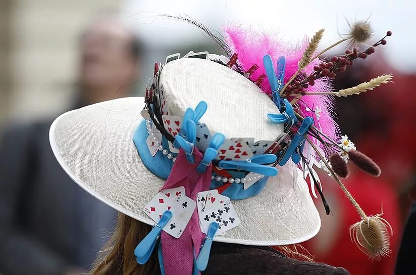 вопросы из шляпы. игра музыкальная шляпа. шлёпа игра. игра шляпа. игра шляпа.