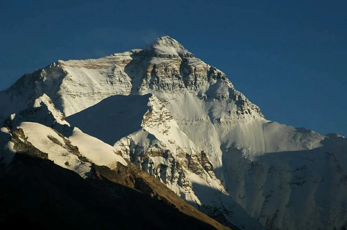 Эверест самая высокая где находится. Гора Эверест(Джомолунгма). «Сагарматха» = Эверест = Джомолунгма). Дхаулагири гора. Эверест Северная стена.