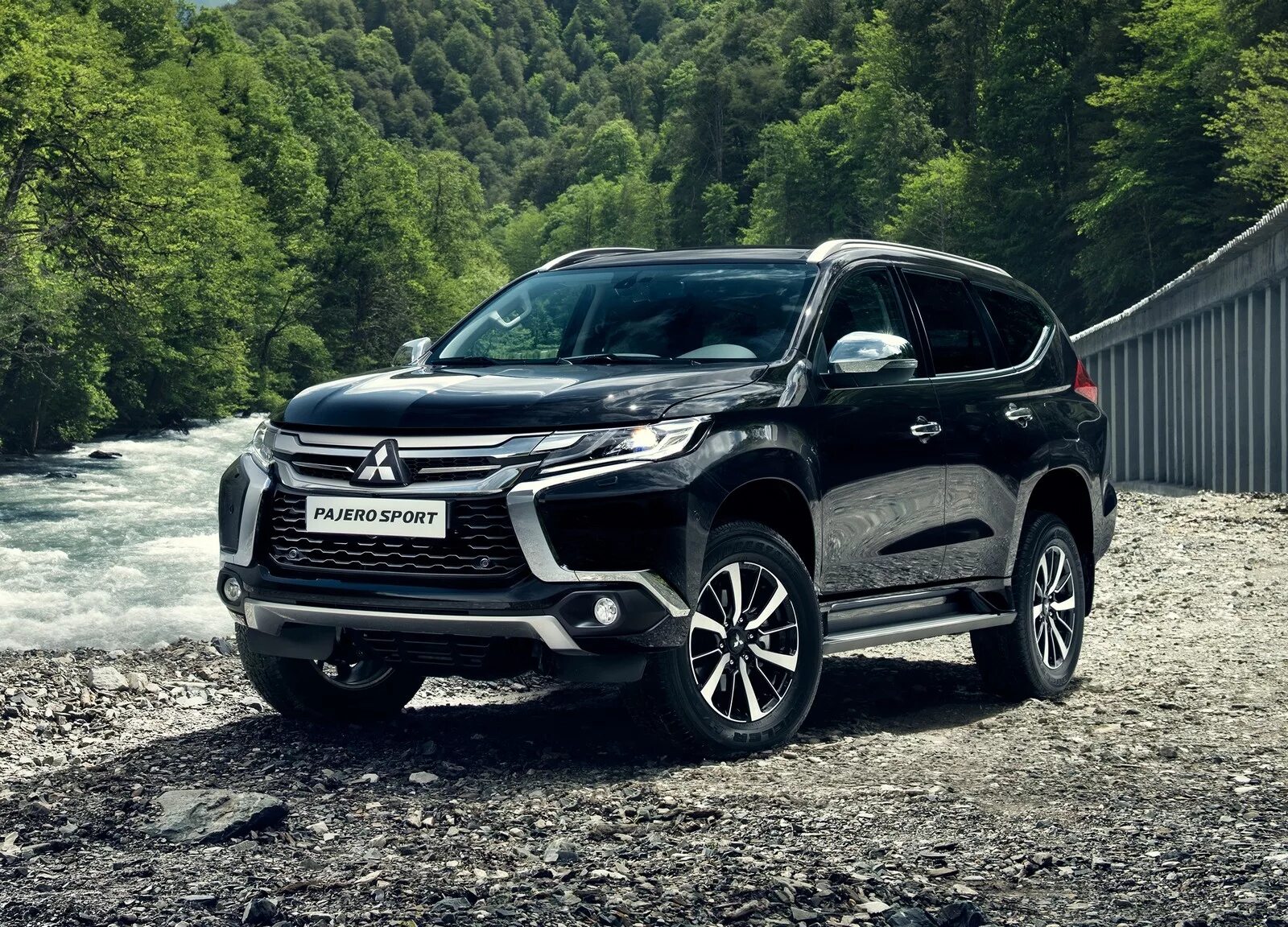 Pajero sport цена. Mitsubishi Pajero Sport. Mitsubishi Pajero Sport 2017. Митсубиси Паджеро спорт 2015. Mitsubishi Pajero Sport 2016.