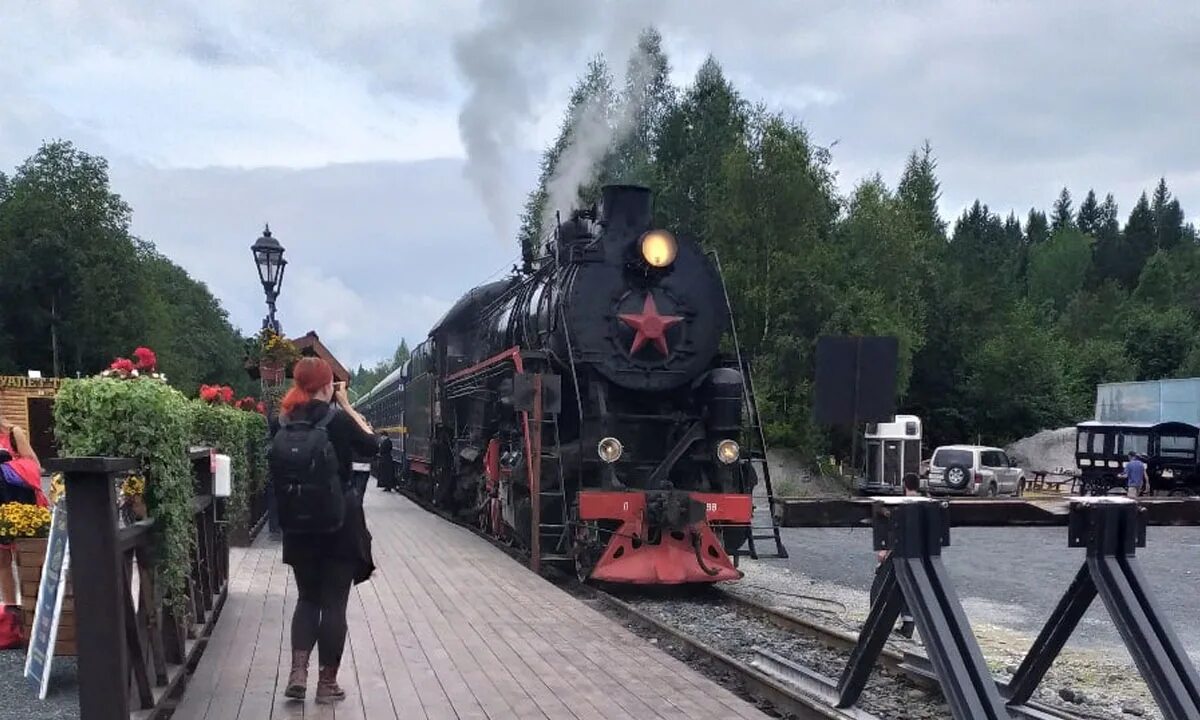 Ретро поезд Сортавала Рускеала. Рускеала горный парк ретро поезд. Ретропоещд Сортавала Рускеала. Паровоз Сортавала Рускеала.