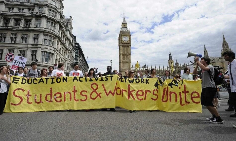 Великобритания 2011. Забастовки в британии. 2011 год забастовки в англии. 2011 забастовки в великобритании. забастовка учителей в великобритании.