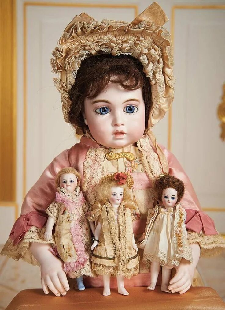 Купить куклу старую. Кукла антик. Старинные куклы. Кукла фарфоровая. Старинные фарфоровые куклы.