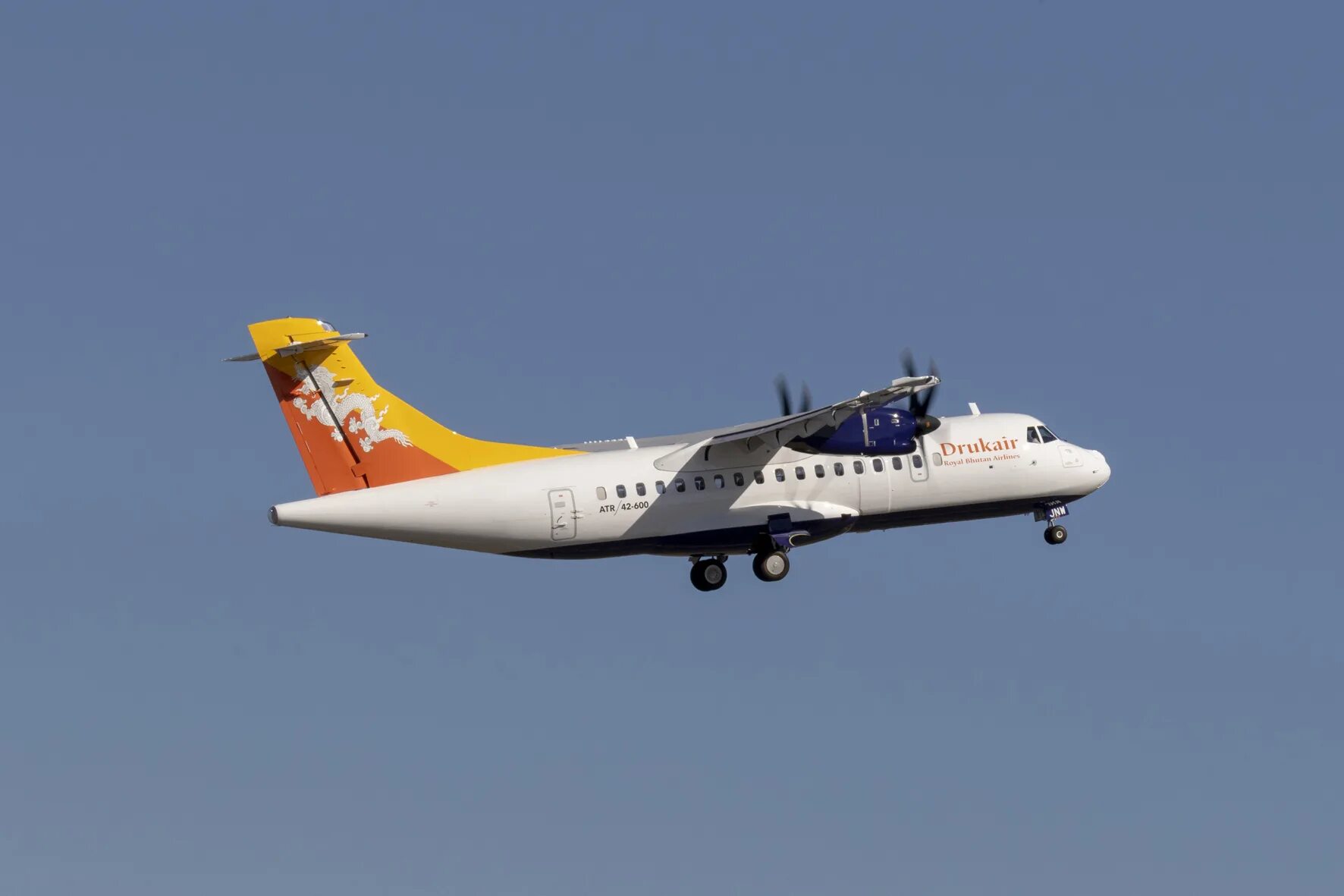 Атр 42. ATR 42-600. ATR 72-600 самолет. ATR 42-600s. АТР-42 самолет.