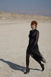 Баласы анасын ұрып жатыр