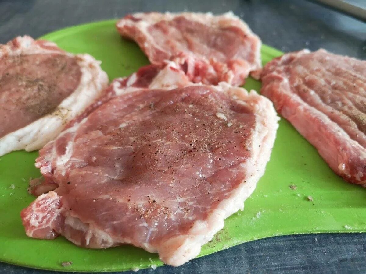 Рецепт сочных отбивных из говядины. Отбивные. мясо на отбивные. отбивные из говядины. свиные отбивные.
