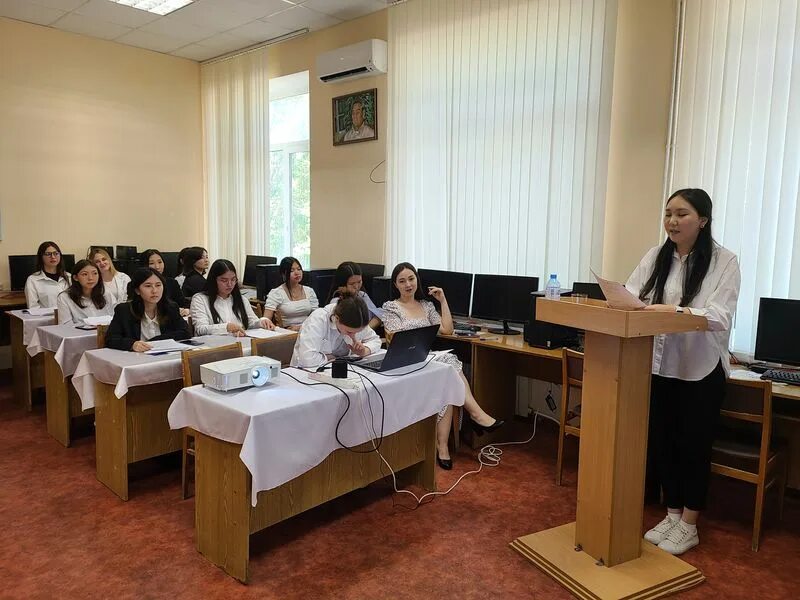 КАЛМГУ. Выпускницы университетов фото. Калмыцкий государственный университет город. 003 Аудитория КАЛМГУ.