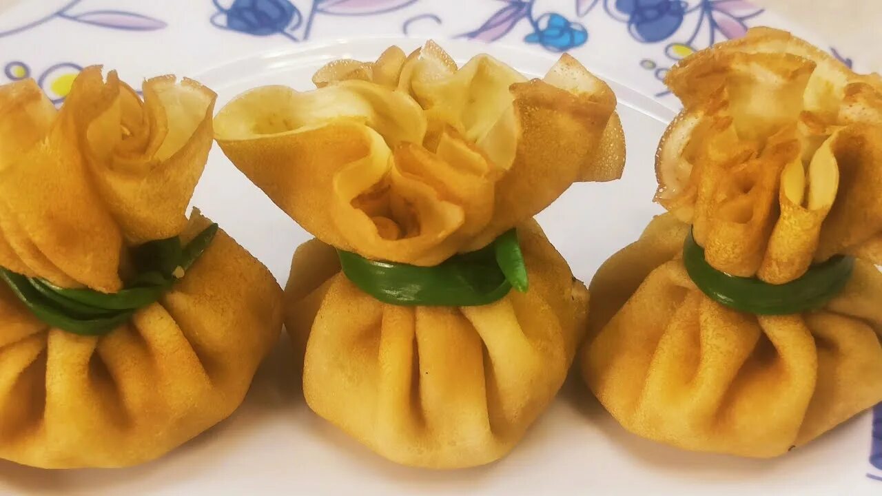 Курица с грибами в блинных мешочках