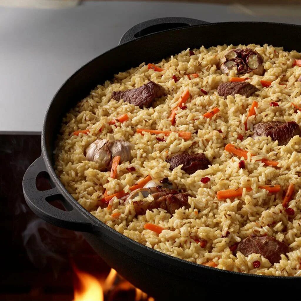 Плов в жаровне на плите из свинины. Плов из свинины в утятнице. Плов в утятнице на плите. Плов в утятнице. Плов из свинины в утятнице.