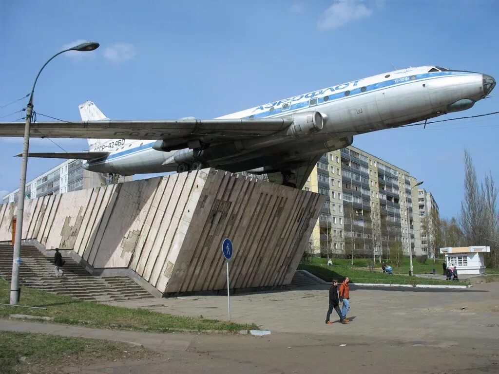 Ту 104 рыбинск. В каком городе стоит самолет. Самолет ил 2 самара. В каком городе стоит самолет. Рыбинск самолет памятник.