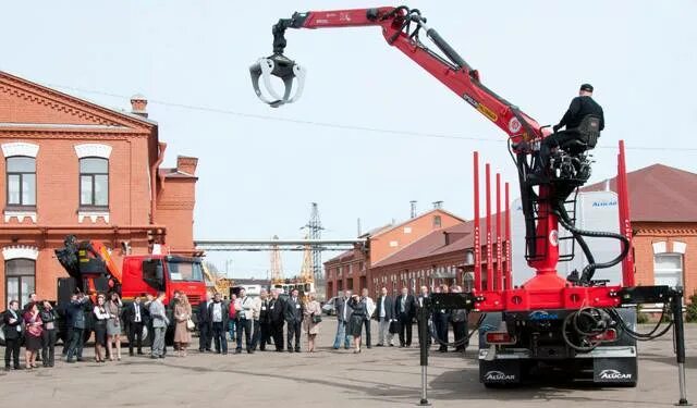 Оператор манипулятора обучение. Машинист крана-манипулятора кму. оператор крана манипулятора. крановщик манипулятора. операторский кран для оператора.