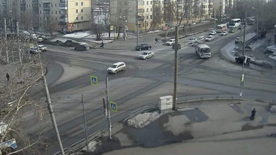 Камеры видеонаблюдения в городе. Поворот на володарский мост с октябрьской набережной. Шадринск михайловская володарского камера. Камеры видеонаблюдения в школе. Камеры видеонаблюдения сочи.