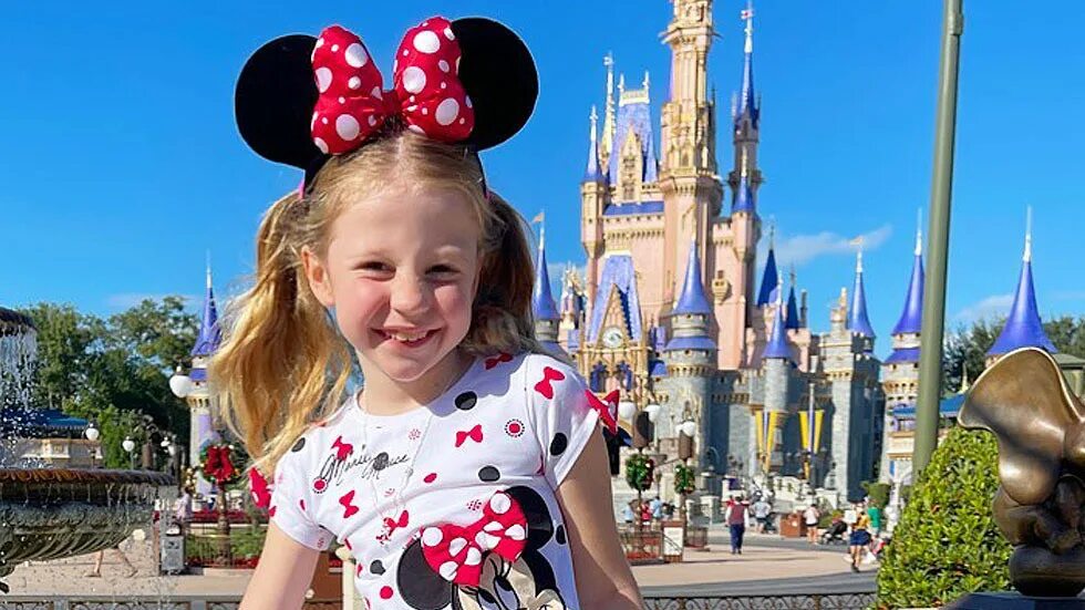 Лайк настя. Анастасия радзинская like nastya. Анастасия радзинская блоггер. Девочка блоггер настя радзинская. Блоггер девочка настя.