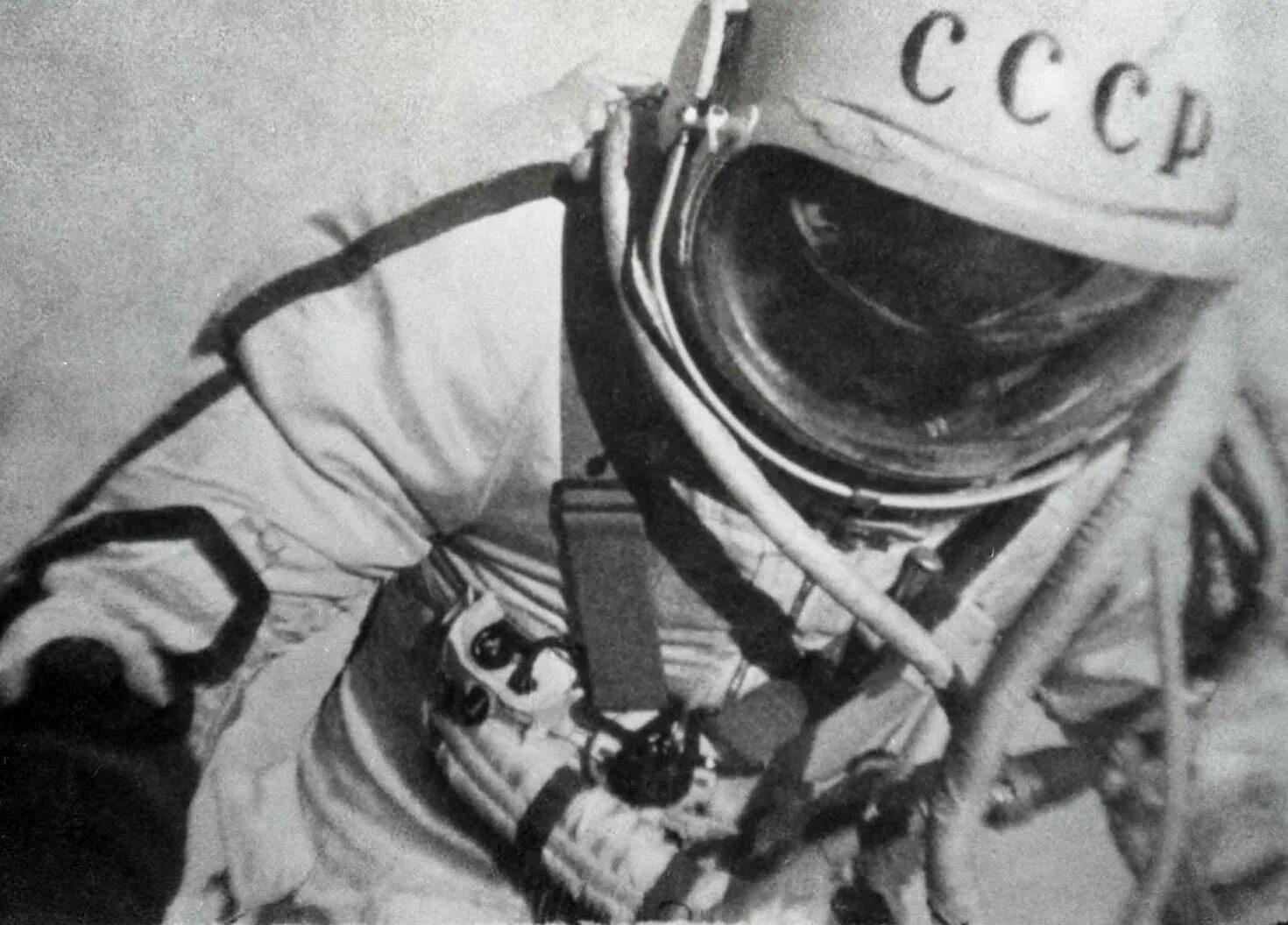 Первый человек в космосе 1965 год. Леонов выход в открытый космос.
