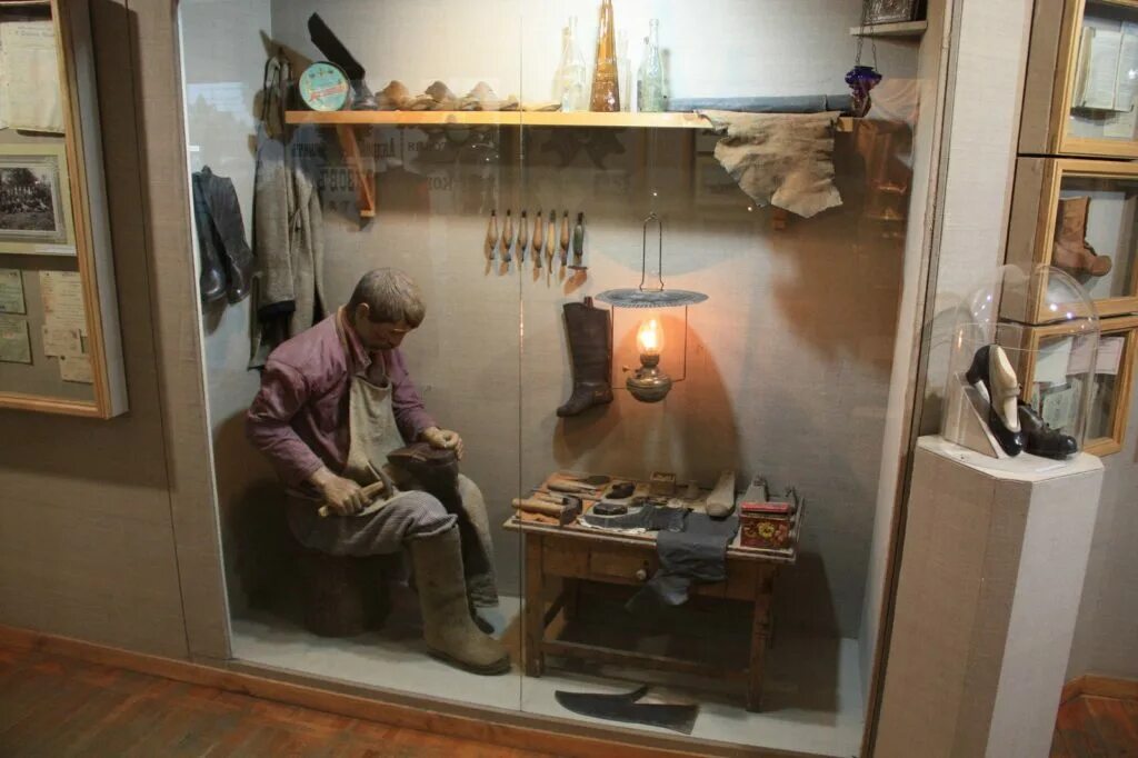 Кимры музей сапожное царство. Кимры краеведческий музей фото. Краеведческий музей кимры. Краеведческий музей кимры. Кимры сапоги музей.