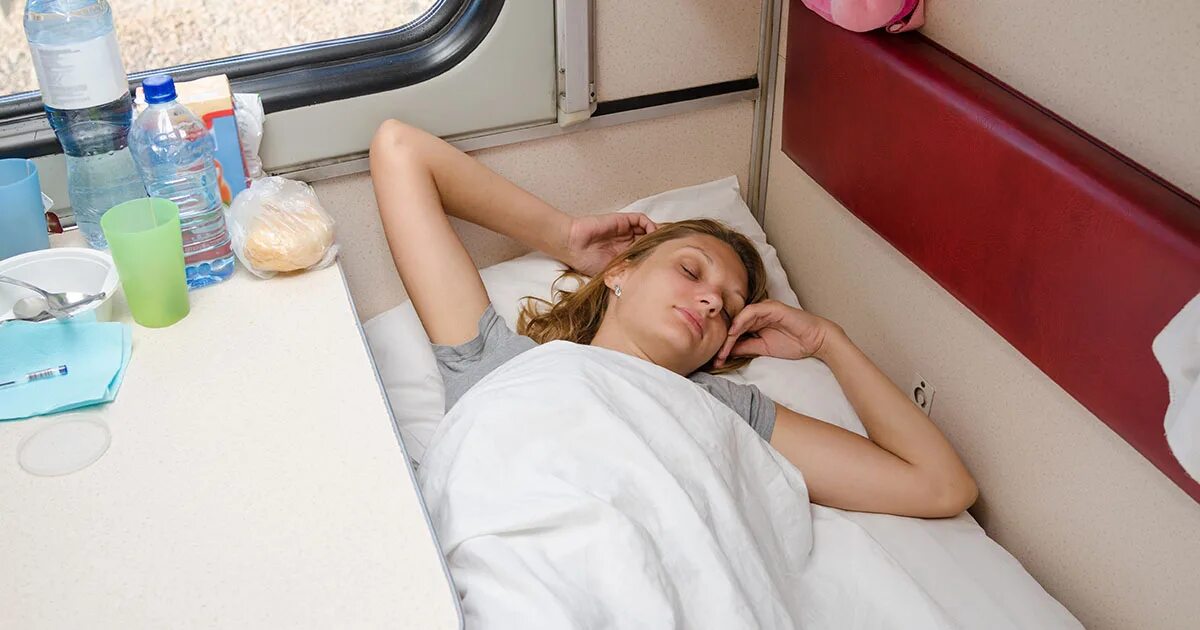 красивые девушки в поезде. красивые девушки в поезде. красивые девушки в плацкарте. красивая женщина в поезде. красивая девушка в электричке.