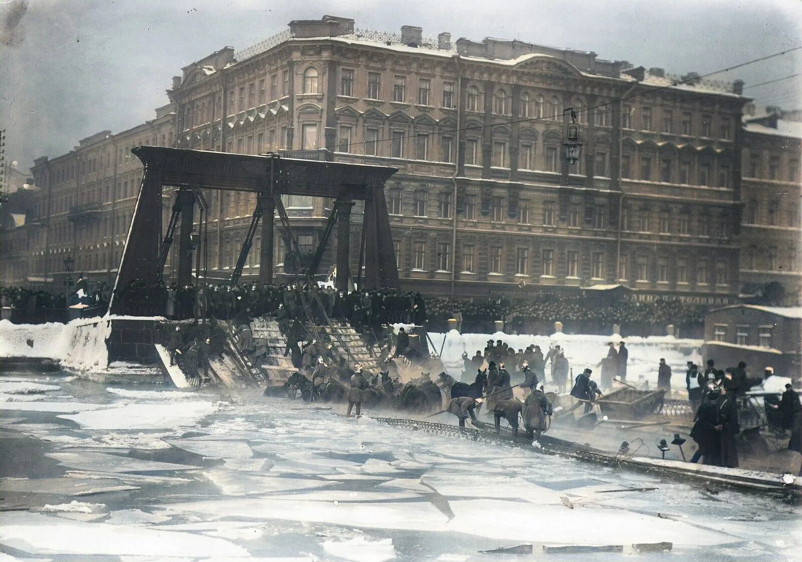 Египетский мост на фонтанке. Египетский мост 1905 год мистическая история. Египетский мост в санкт петербурге 1905 год. Египетский мост 1905 год мистическая история. Египетский мост 1826 года.