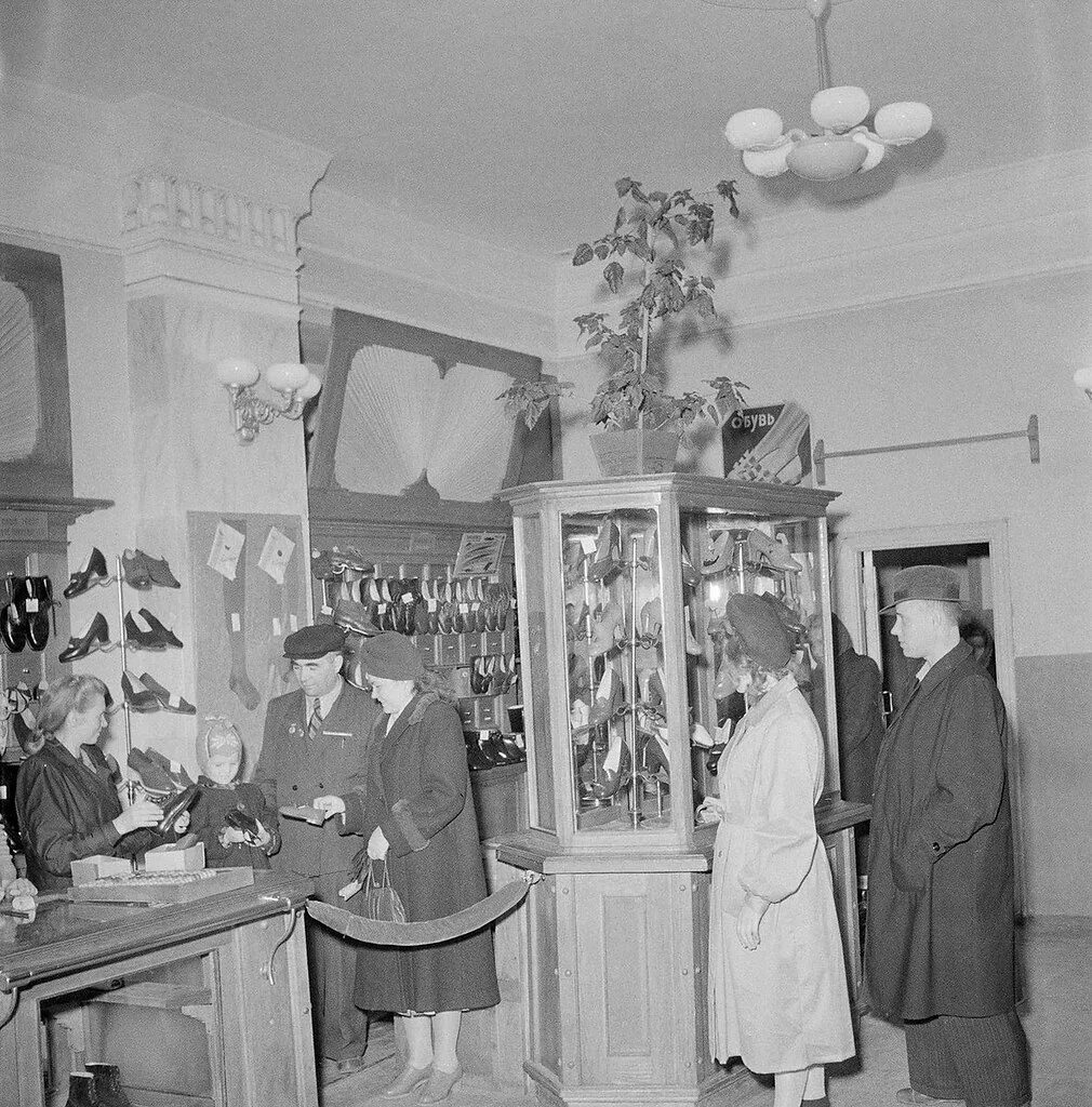 Телевизор 1950. Что появилось в 50 годы. Америка 50-х. Харрисон форман в москве 1959 года. Жизнь людей 50 лет назад.