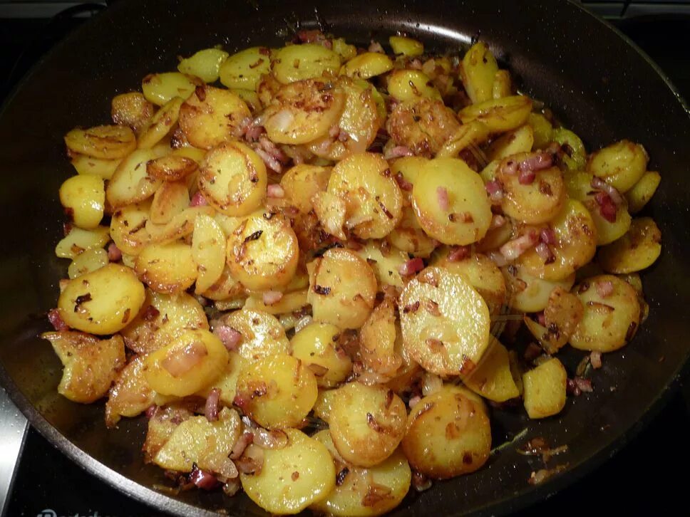 Как пожарить картошку с яйцами