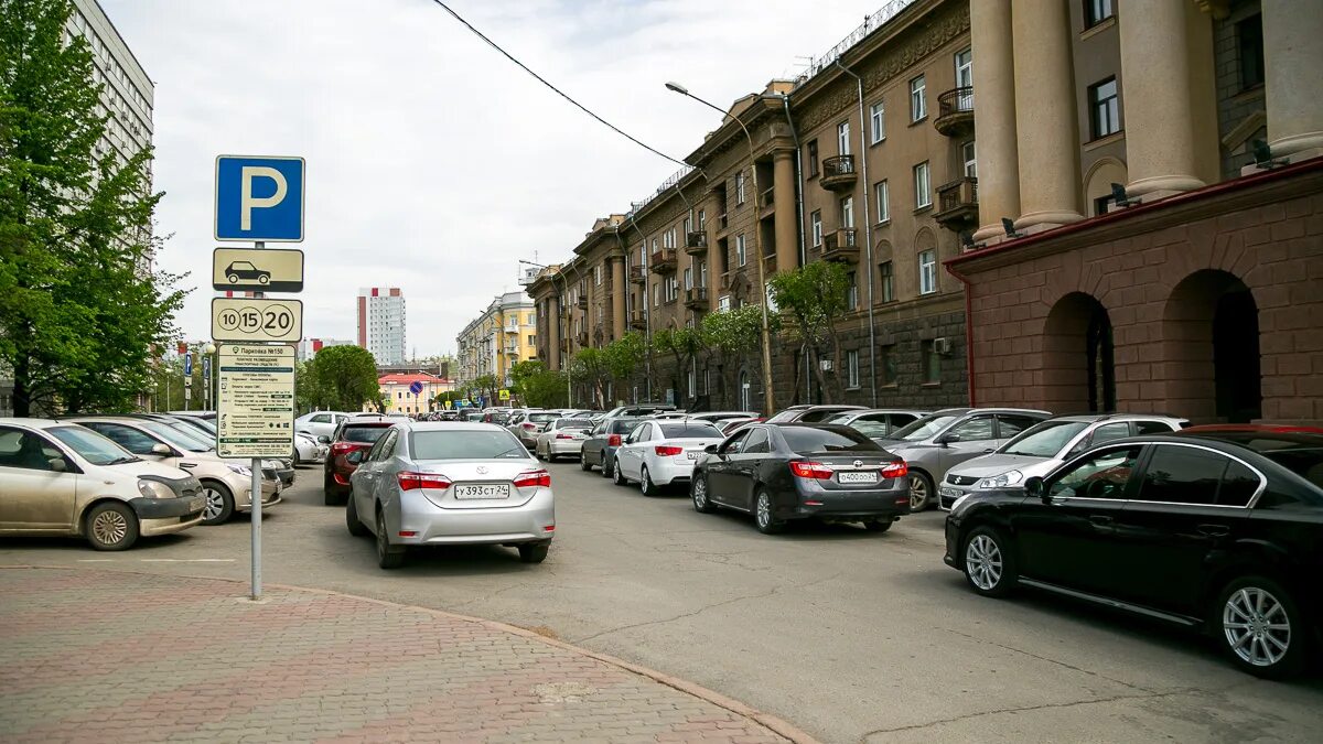 Гео парковка красноярск. Многоуровневый паркинг на маерчака. Стоянка красноярск. Автостоянки красноярск. Парковка в центре города.