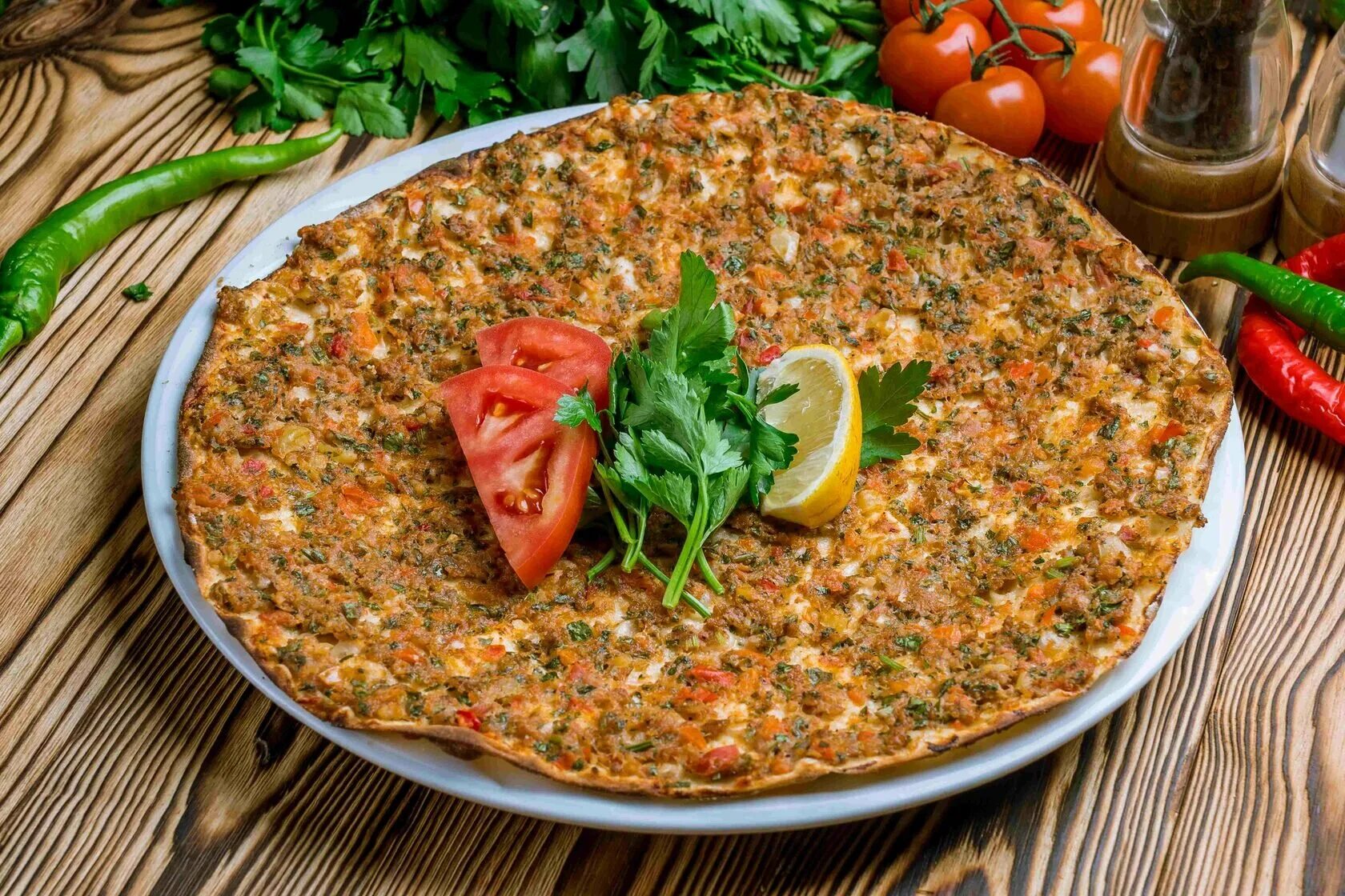 Ламаджо что это за блюдо. Турецкий Лахмаджун. Турецкое блюдо Лахмаджун. Лахмаджун армянский.