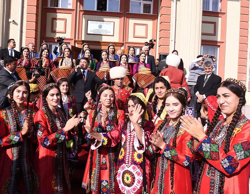Туркменистан население 2023. Население Душанбе Таджикистан. Культура Таджикистана. Туркменская культура. Сколько туркмен