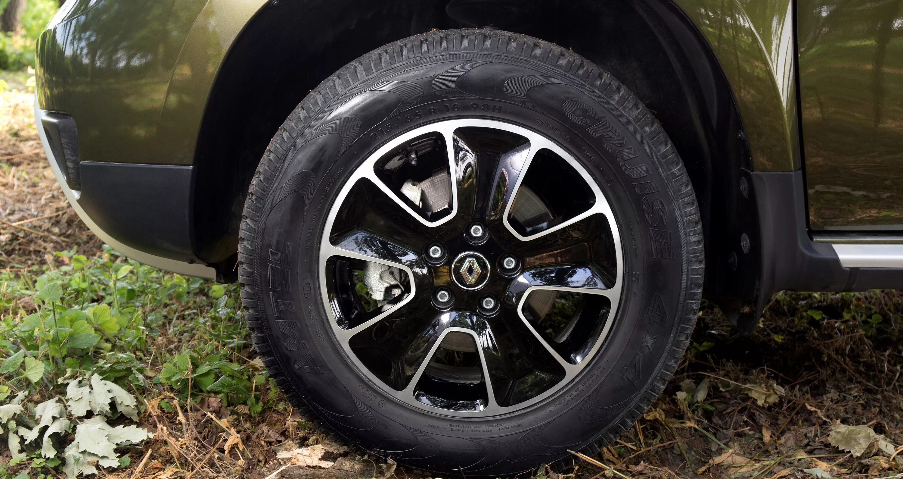 Какие диски поставить на дастер. Renault duster диски r16. колеса на рено дастер r16. диск колесный рено дастер r16. диски рено дастер р16.