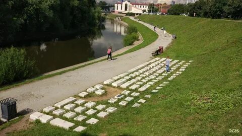 Памятник клавиатуре сквер сибирских кошек