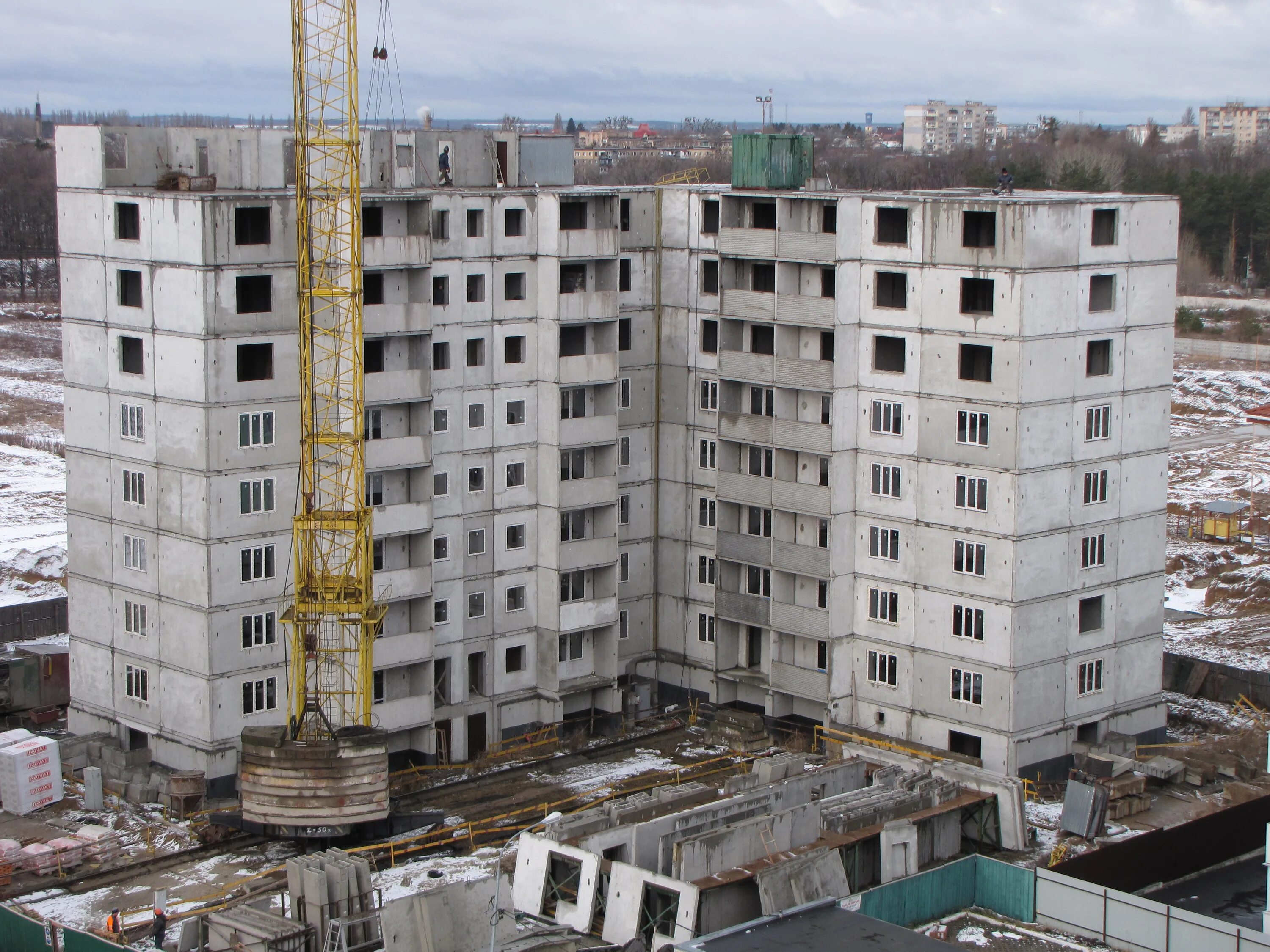 строящийся дом. панельное домостроение. стройка многоэтажного дома. строящийся дом. строящийся многоэтажный дом.