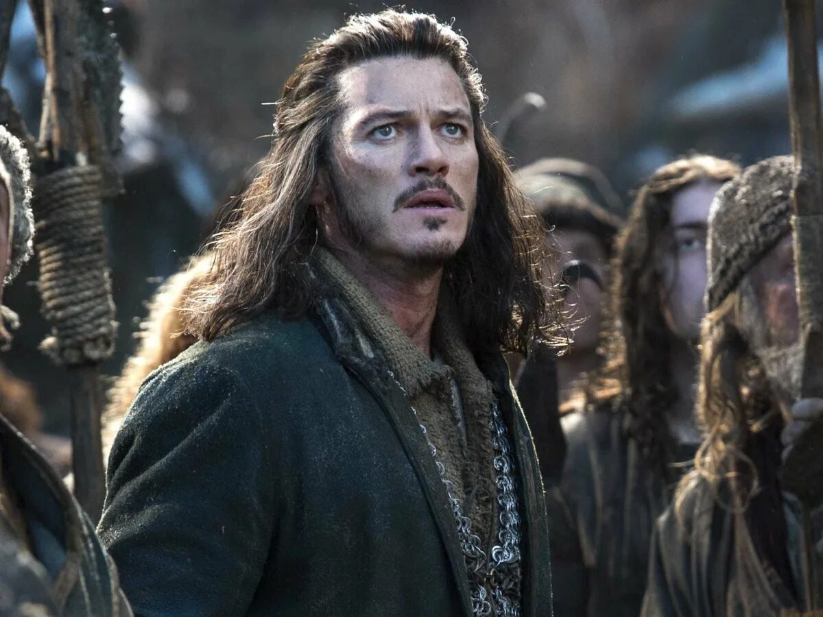 Лучник бард из хоббита. Люк эванс хоббит. Люк эванс бард лучник. Барда лучника. Хоббит пустошь смауга люк эванс.