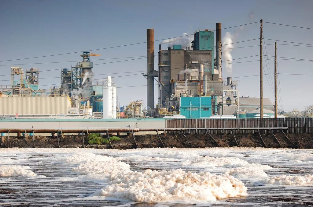 Аппаратчик очистки сточных вод. Опреснительный завод в крыму. Сточные воды систем охлаждения тэс. Очистные сооружения байкал. Водоочистные сооружения йошкар-ола.