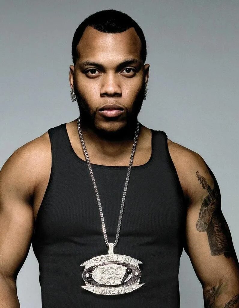 Флоу райда. Flo rida 2025. райда рэпер. flo rida 2025. flo rida музыкант 2025.