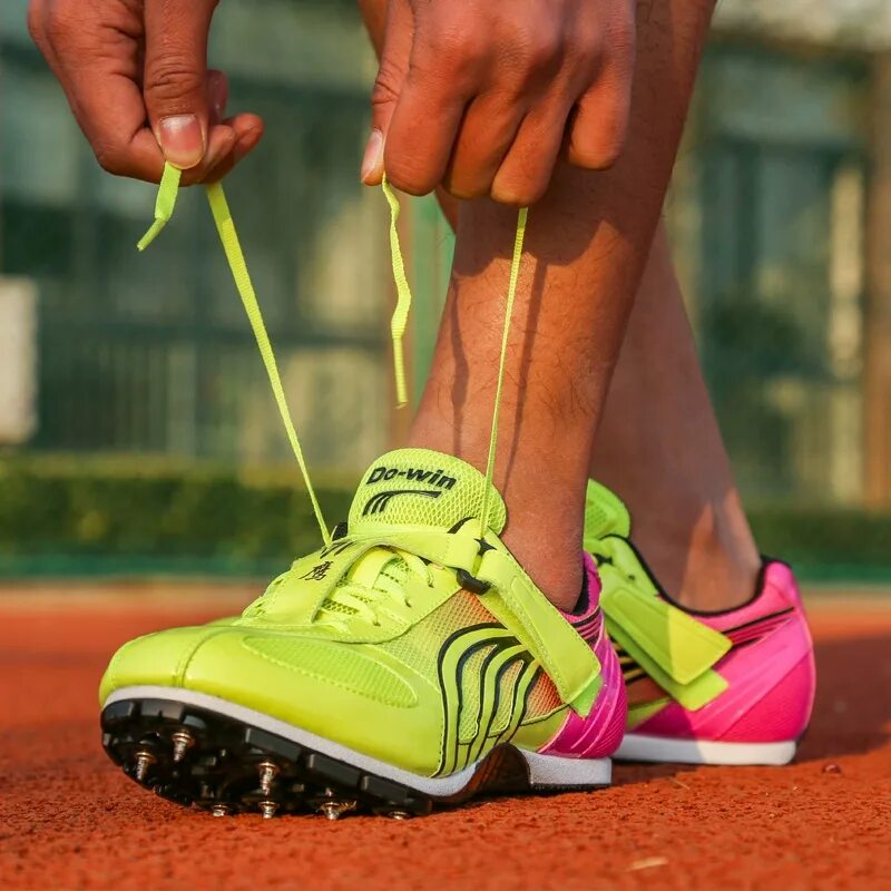 Легкая атлетика какая обувь. Кроссовки для легкой атлетики. Спортивная обувь легкоатлетов. Кроссовки для бегунов. Легкоатлетические кроссовки для бега.