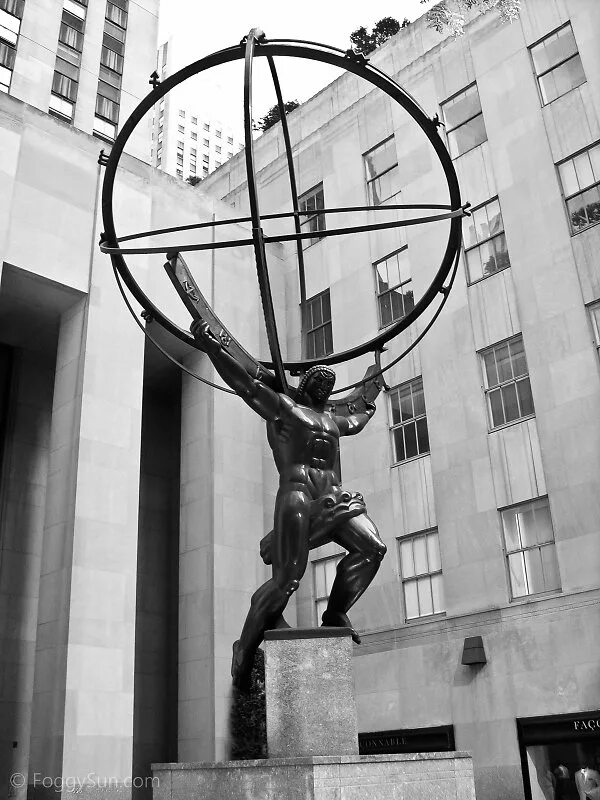 Статую атласа. Статую атласа. Атлас статуя. Статуя держит. Атлант титан статуя.