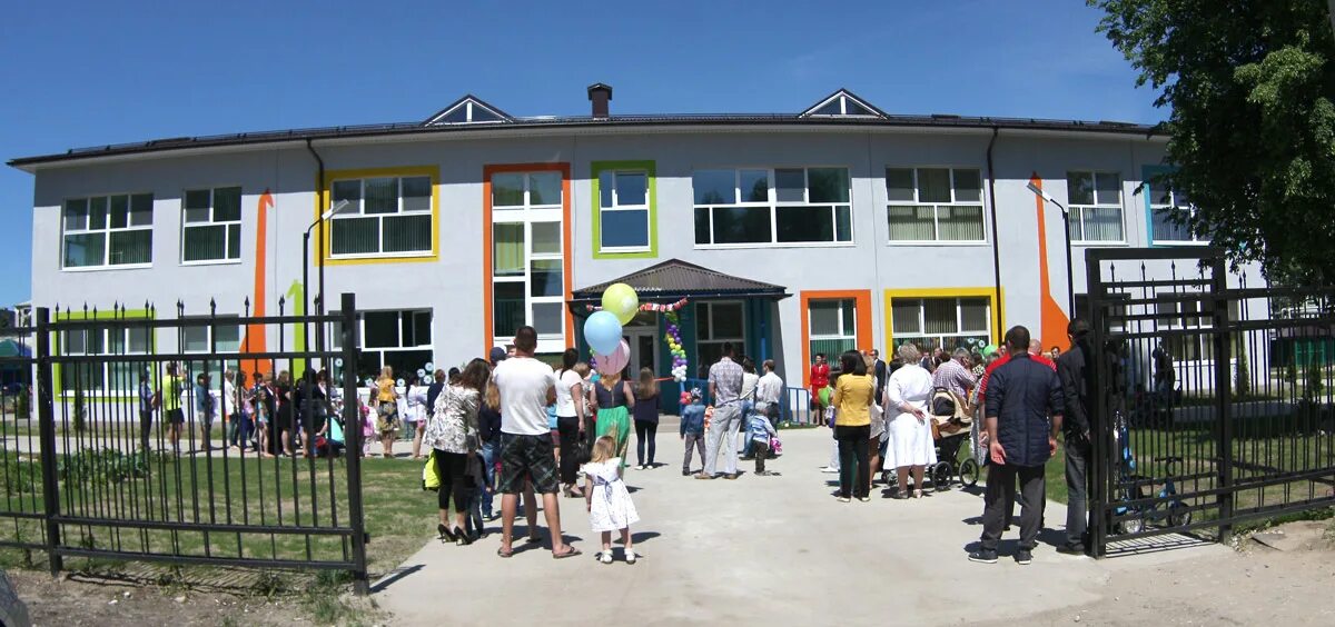 Людиново ребенок. Школа 6 людиново. Людиново центр города. Школа 8 людиново. Детские площадки людиново.