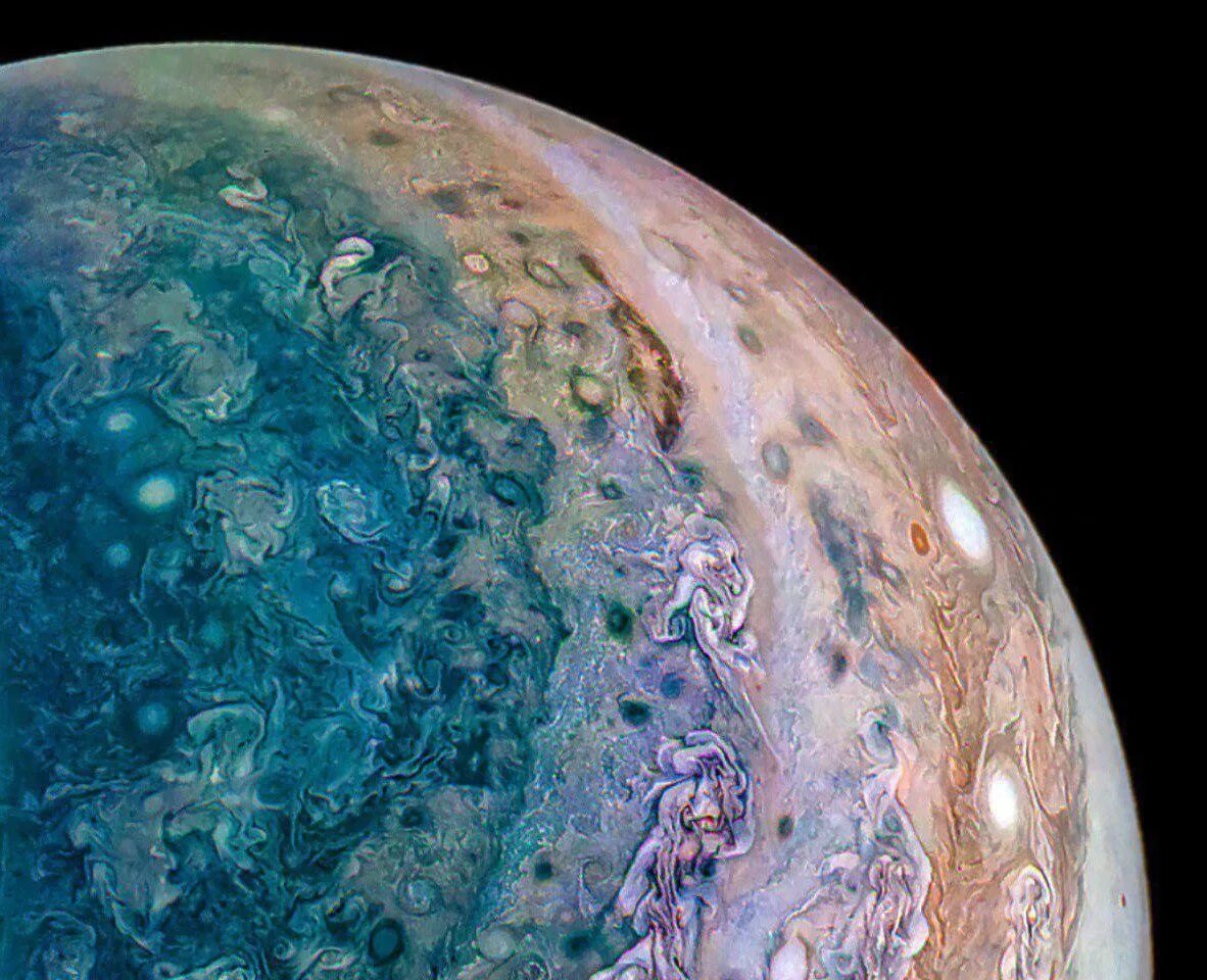 Самый большой океан в солнечной системе. Юпитер снимки НАСА. Юпитер газовый гигант. Снимки Юпитера с Юноны. Юпитер Планета снимок из космоса.