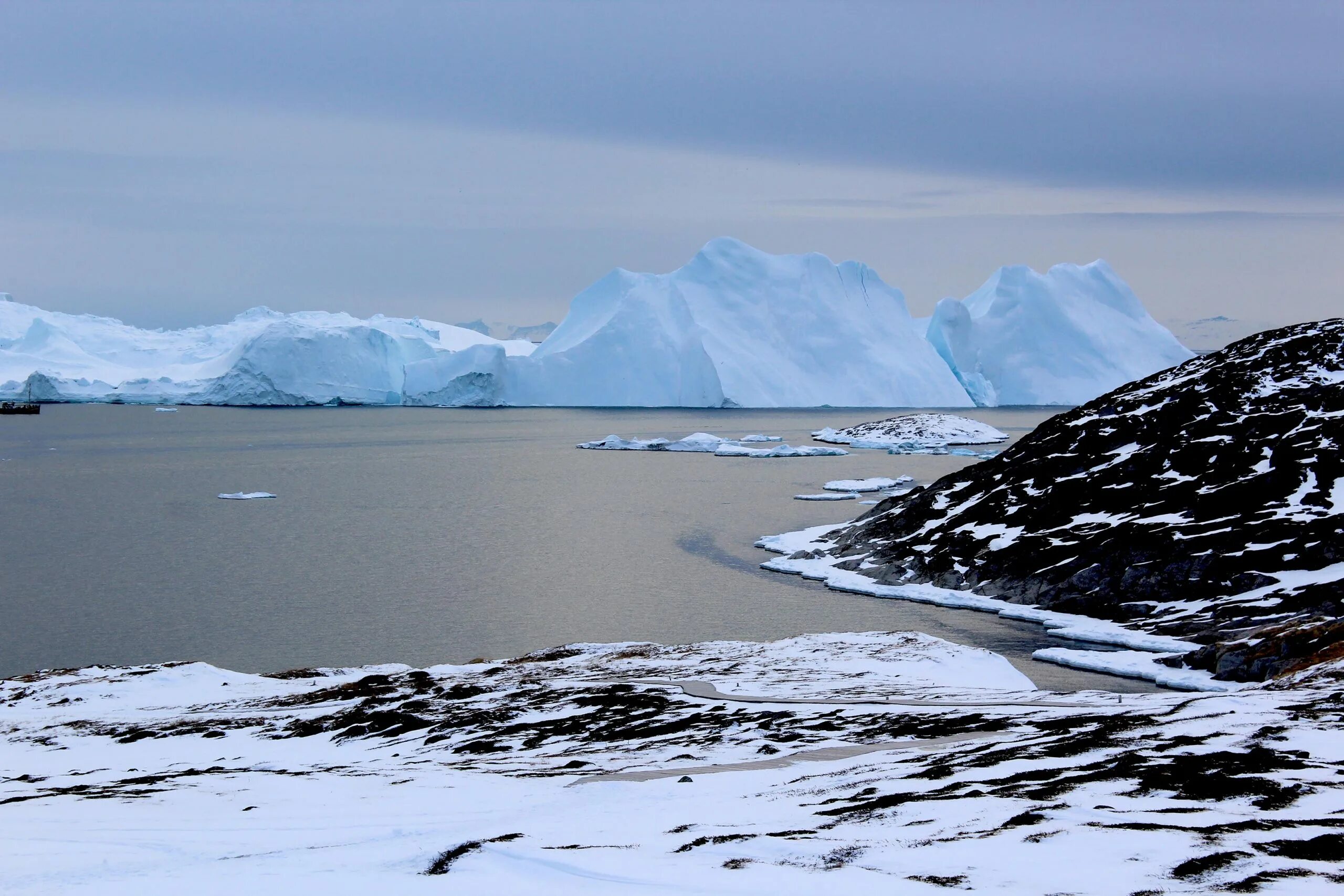 Ледник академии наук. Таяние ледников в Гренландии. Ледяной щит Гренландии. Гренландия Якобсхавн. Гренландия ледник ледяной щит.