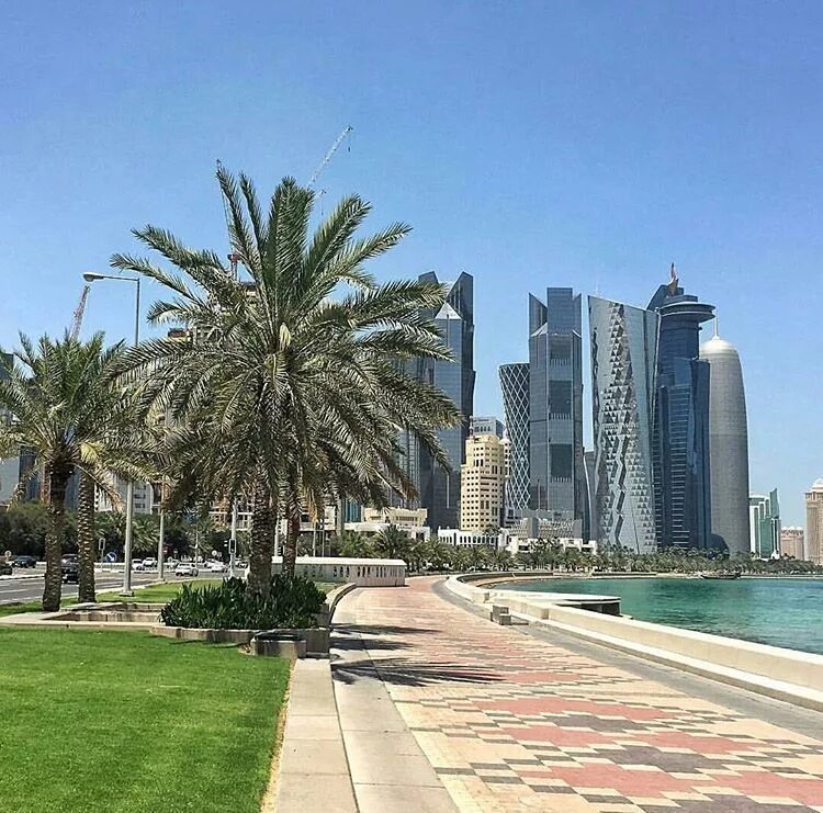 Катар corniche. Doha corniche доха. Набережная корниш доха. Аравийский полуостров саудовская аравия. Набережная катар корниш.