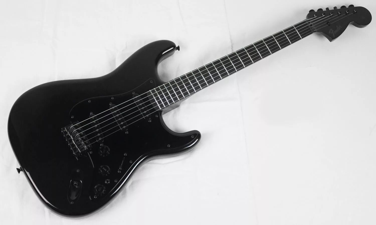 Электрогитара fender american professional stratocaster. Фендер стратокастер hss. Фендер стратокастер сквайр блэк. Fender stratocaster черный. Fender stratocaster черный.