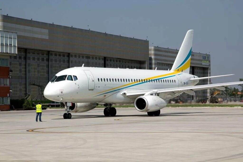 Ssj-100 vip. Jet logistic алматы. Flyjet 1801 a. Jet kz. Самолёт embraer legacy 600 салон.