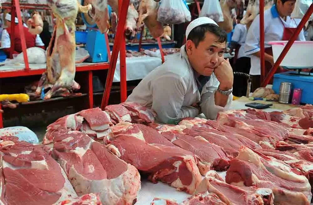Покупать мясо на рынке