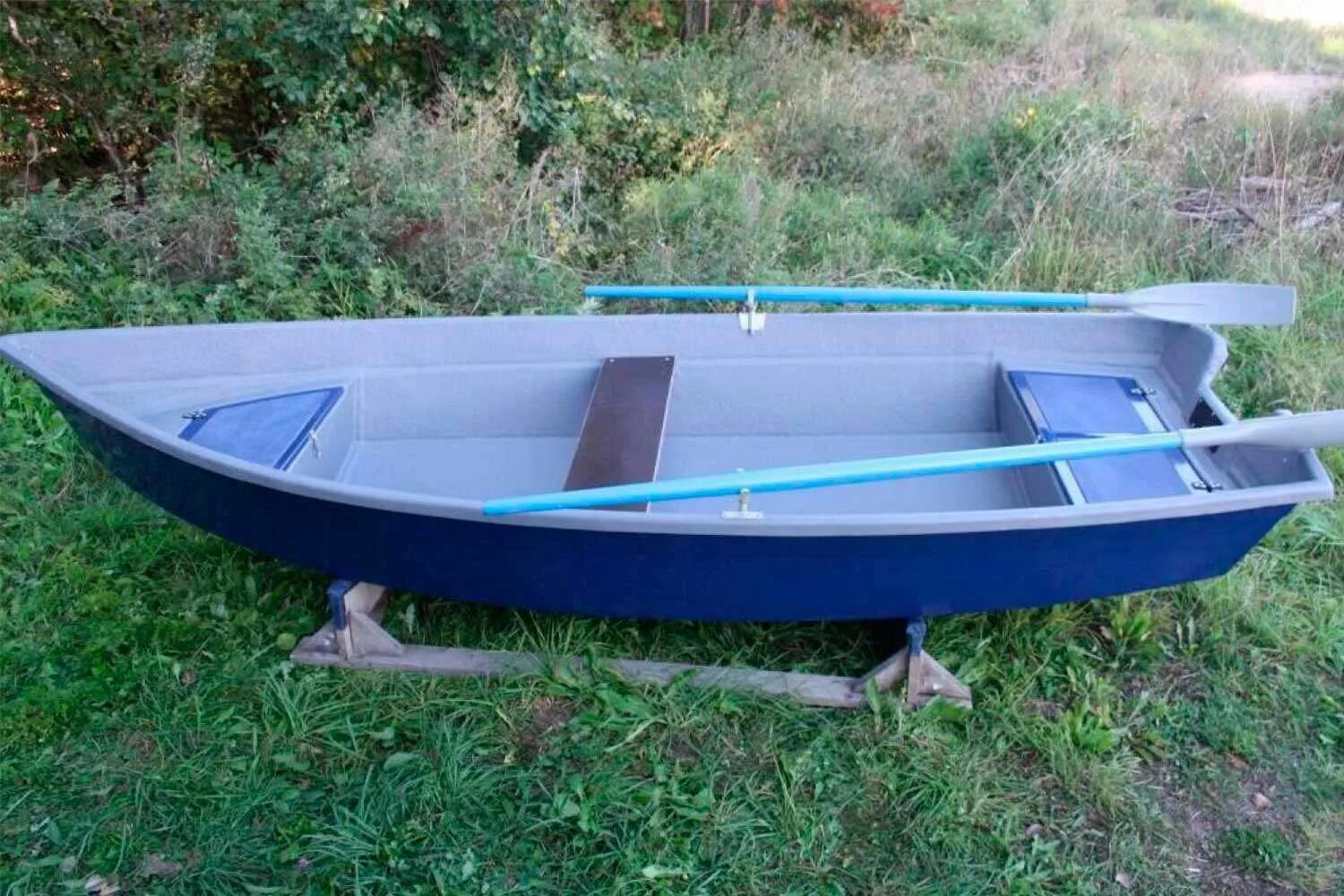 Недорогие лодки от производителя. Стеклопластиковая лодка Мираж 300. Лодка Мираж 300 Ильмень. Пластиковая лодка Мираж 400. Пластиковая лодка Мираж 300.